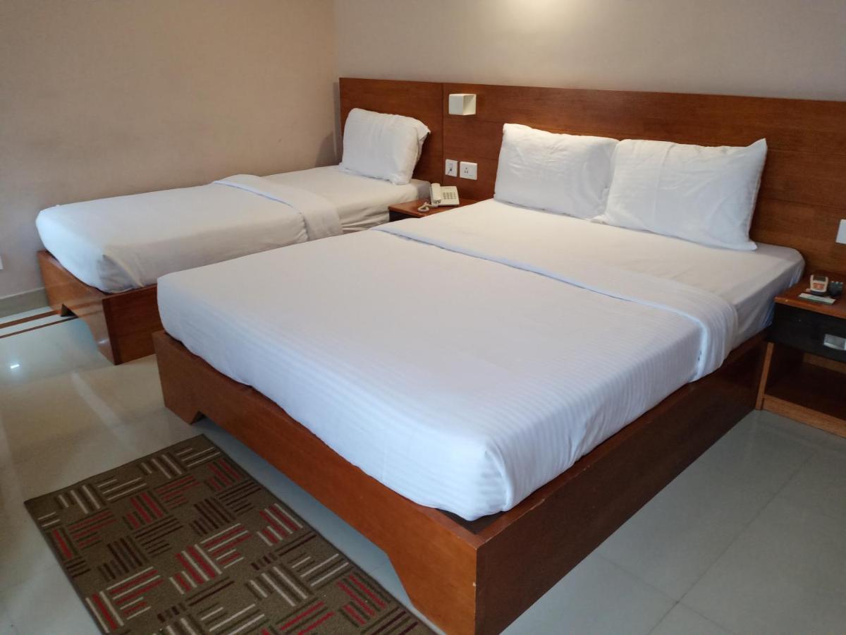 Devanganam Residency Hotel Guruvāyūr Kültér fotó
